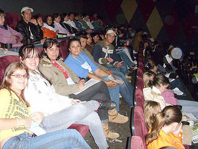 Foto do seminrio, onde aparece muitas pessoas no auditrio