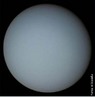  o stimo planeta em ordem de distncia do Sol - est a uma distncia mdia de 2,9 bolhes de quilmetros . <br /> Palavras-chave: Urano, planeta, sistema solar. 