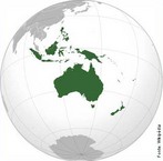 Formada por variados grupos de ilhas no Oceano Pacfico, a Oceania  o menor continente em rea e o segundo menor (aps a Antrtica) em populao. Possui uma rea total de 8.480.355km2. O nome Oceania vem de Oceanus, o deus dos rios. Embora as ilhas da Oceania no formem um continente verdadeiro, alguns associam a Oceania com o continente da Austrlia ou com a Australsia, com o propsito de dividir o planeta em agrupamentos continentais. <br /><br /> Palavras-chave: continente, Oceania.