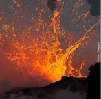 O Kīlauea  um vulco localizado no Parque Nacional de Vulces do Hava, nos Estados Unidos. Em havaiano, a palavra kilauea significa cuspindo ou ento espalhado, em referncia s recorrentes descargas de lava deste. <br /><br /> Palavras-chave: Kilauea, vulco, lava.