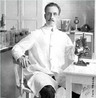 Carlos Justiniano Ribeiro Chagas foi um mdico sanitarista, cientista e bacteriologista brasileiro, que trabalhou como clnico e pesquisador. Atuante na sade pblica do Brasil, iniciou sua carreira no combate  malria. Destacou-se ao descobrir o protozorio Trypanosoma cruzi (cujo nome foi uma homenagem ao seu amigo Oswaldo Cruz) e a tripanossomase americana, conhecida como doena de Chagas. <br /><br /> Palavras-chave: Carlos Chagas , pesquisador, Trypanosoma cruzi.