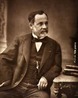 Louis Pasteur foi um cientista francs que fez descobertas que tiveram uma grande importncia tanto na rea de qumica quanto na de medicina. Entre seus feitos podemos citar a criao da tcnica conhecida hoje como pasteurizao, a primeira vacina contra a raiva , a fundamentao para teoria da biognese entre outros. <br /><br /> Palavras-chave: Louis Pasteur, pasteurizao, vacina contra raiva.